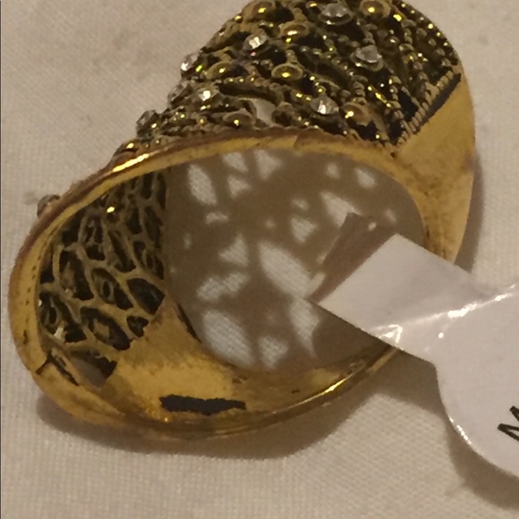 Finger Ring - Picture 3 of 4